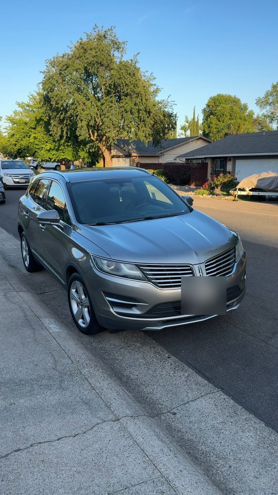 Clean glossy Lincoln SUV after the wash