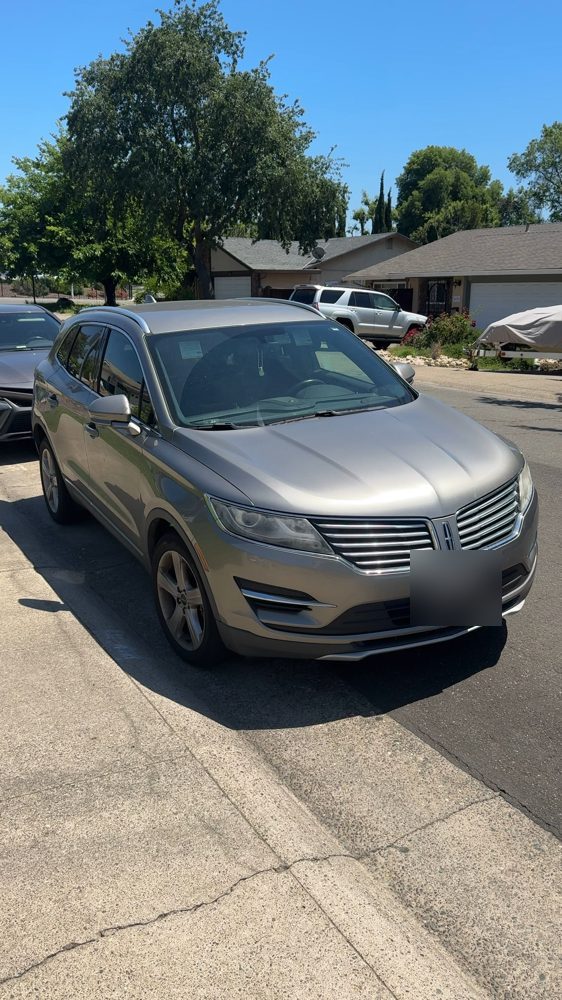 Dusty Lincoln SUV before the wash
