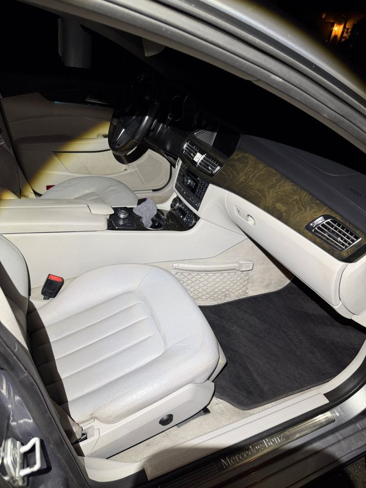 Mercedes-Benz front seat and carpet after detailing